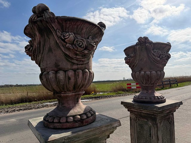 Franse stijl champagne vaas met sokkel (2x) - afbeelding 5 van  6