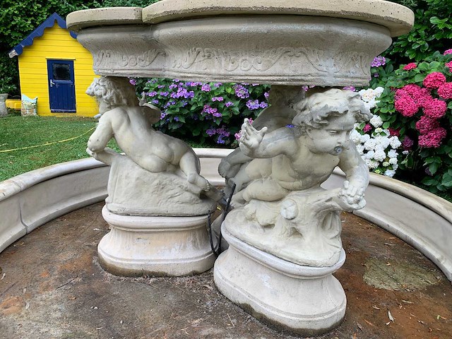 Franse stijl putti fontein - afbeelding 2 van  2