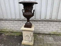 Franse stijl vaas met sokkel - afbeelding 2 van  3