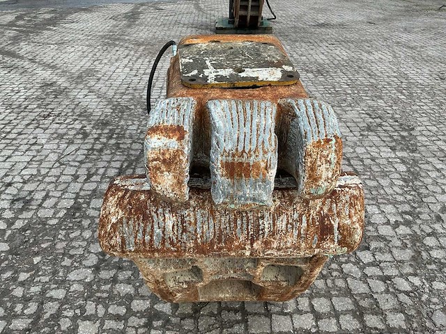 Frd / furukawa betonvergruizer - afbeelding 4 van  16