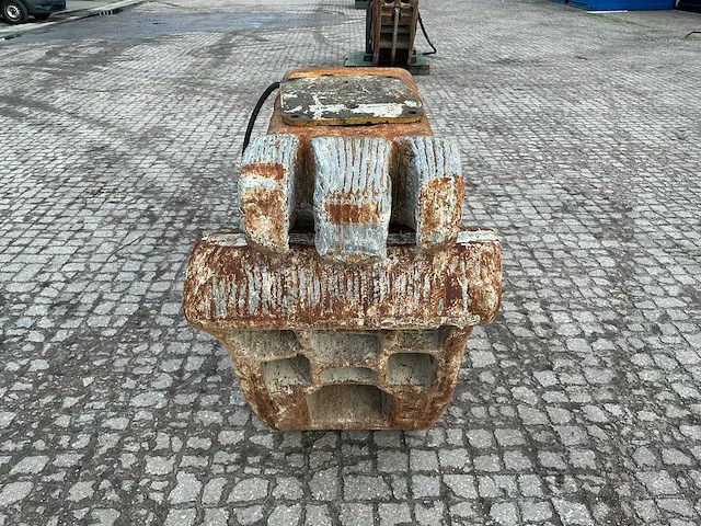 Frd / furukawa betonvergruizer - afbeelding 11 van  16
