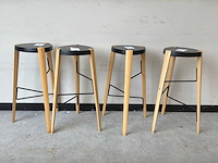 Free modern barkruk (4x) - afbeelding 1 van  3