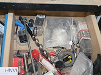Freeskoppen, boren en hulpstukken in lade. - afbeelding 5 van  5