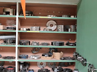 Freeskoppen, frezen, stelringen en gereedschappen in grote diversiteiten in wandkast. let op: kavel is onde... onderdeel van combinatiekavel combinatiekavel van de kavels b005 en b011. - afbeelding 5 van  8