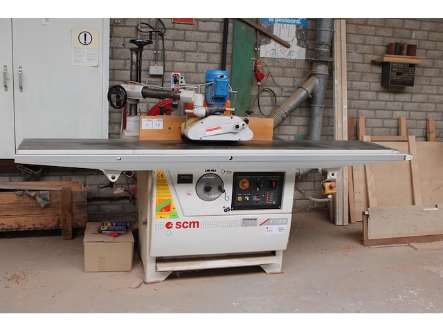 Freesmachine scm t110n met automatische doorvoer. bouwjaar 2005. 400v. exclusief stofafzuiging. let op: kav... onderdeel van combinatiekavel combinatiekavel van de kavels b005 en b011. - afbeelding 1 van  6
