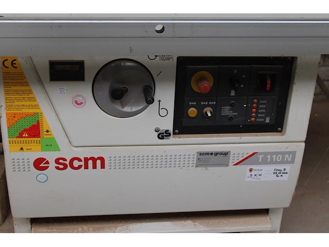 Freesmachine scm t110n met automatische doorvoer. bouwjaar 2005. 400v. exclusief stofafzuiging. let op: kav... onderdeel van combinatiekavel combinatiekavel van de kavels b005 en b011. - afbeelding 2 van  6