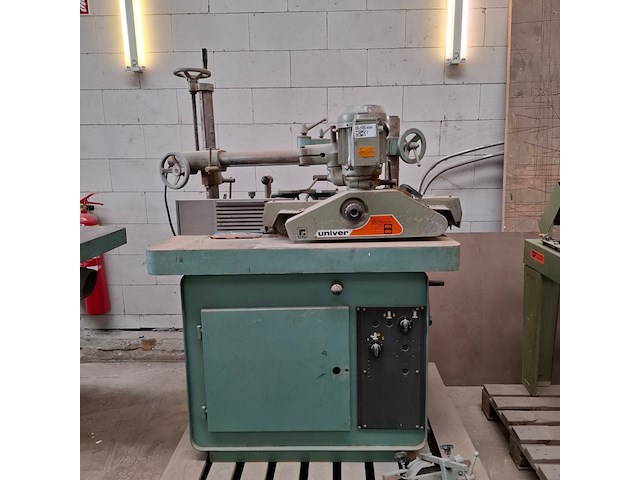 Freesmachine - afbeelding 1 van  12