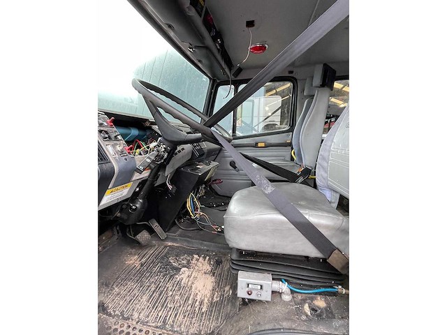 Freighliner 4x4 - vrachtwagen brandweerauto - afbeelding 4 van  13