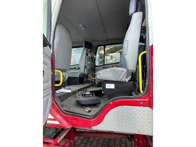 Freighliner 4x4 - vrachtwagen brandweerauto - afbeelding 12 van  13