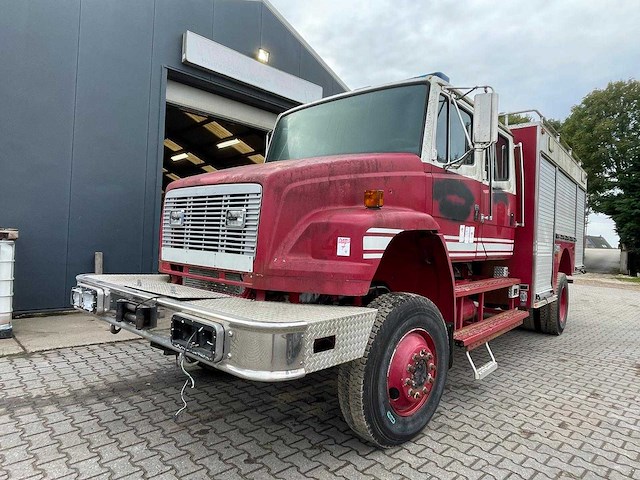Freightliner - 4x4 - brandweerwagen - afbeelding 1 van  6