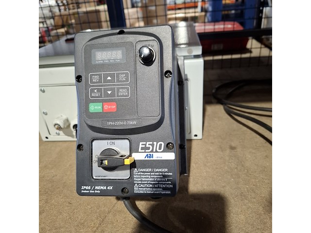 Frequentie regelaar met schakelkast, zwart - afbeelding 2 van  7