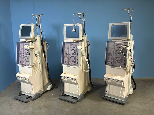 Fresensius medical care - 5008 - dialysis equipment (3x) - afbeelding 1 van  10