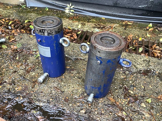 Freyssinet enarpac cll10010 hydraulische pers (2x) - afbeelding 1 van  3