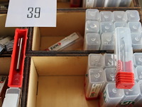 Frezen en boren in houten bakjes. - afbeelding 3 van  3