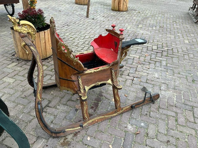 Friese arretikket slee - afbeelding 1 van  20