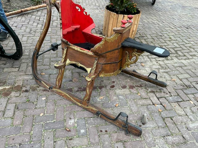 Friese arretikket slee - afbeelding 14 van  20