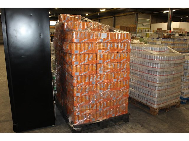 Frisdrank fernandes cream ginger. ruim 2600 blikken. tht verlopen. bod is inclusief 390 euro statiegeldwaarde - afbeelding 1 van  2