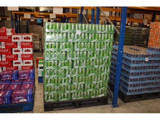 Frisdrank fernandes green punch. 117 trays a 24 blikken. totaal 2808 stuks. tht 12-26. bod is inclusief 421... - afbeelding 1 van  3