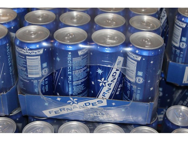Frisdrank fernandes red grape. 504 blikken. tht 8-26. bod is inclusief 75,6 euro statiegeldwaarde - afbeelding 2 van  2
