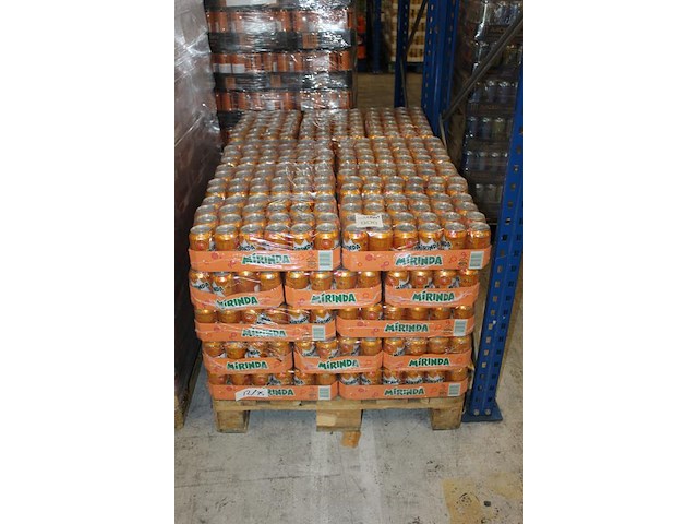 Frisdrank mirinda orange. 45 trays a 24 blikken. totaal 1080 blikken. tht 12-25. bod is inclusief 162 euro ... - afbeelding 2 van  2