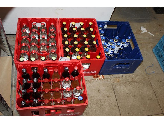 Frisdranken in 4 kratten. - afbeelding 2 van  2