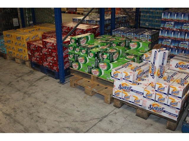 Frisdranken op 5 pallets w.o. sunkist, canada dry en mtn dew. totaal ruim 3000 blikken. tht onbekend. - afbeelding 1 van  3