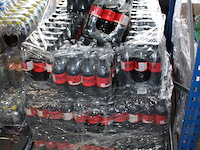 Frisdranken waaronder coca cola, sourcy en fanta op drie pallets circa 1425 flessen met tht 2025 bod is i... - afbeelding 2 van  4
