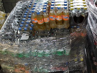 Frisdranken waaronder coca cola, sourcy en fanta op drie pallets circa 1425 flessen met tht 2025 bod is i... - afbeelding 3 van  4