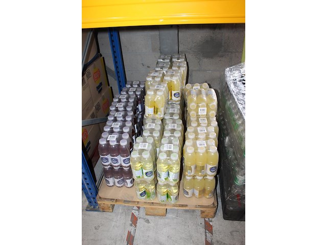 Frisdranken waaronder coca cola, sourcy en fanta op drie pallets circa 1425 flessen met tht 2025 bod is i... - afbeelding 4 van  4