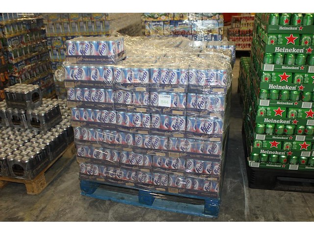 Fristi blikjes. 95 trays van 24 x 0,25l. totaal 2280 blikjes. bod is inclusief 342 euro statiegeldwaarde th... - afbeelding 1 van  2