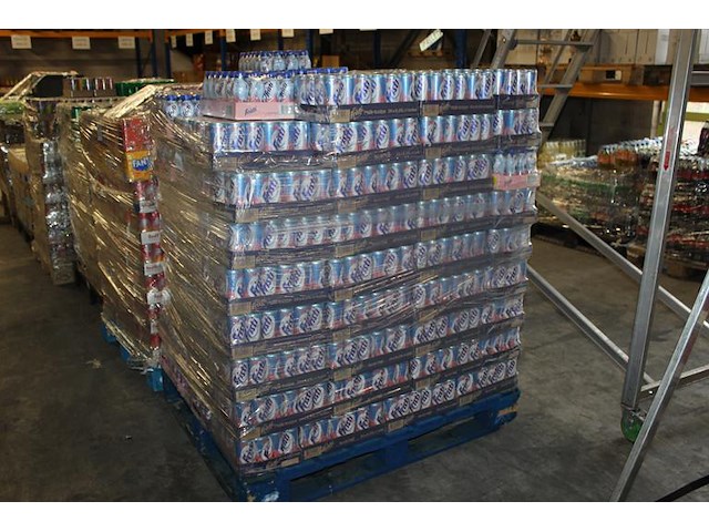 Fristi in flessen en blikken totaal ruim 2300 verpakkingen met tht 2025. bod is inclusief 345 euro statiegeld - afbeelding 2 van  2