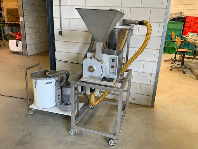 Fritsch pulverisette 19 rvs snijmolen met fitscher / güther filter afzuiging - afbeelding 18 van  25