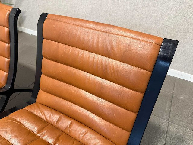 Fritz hansen ax chair cognac leder zwart hout (2x) - afbeelding 14 van  14