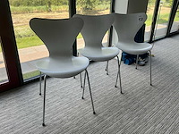 Fritz hansen hvid white stoel (3x) - afbeelding 1 van  7