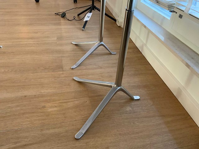 Fritz hansen little friend bijzettafel (2x) - afbeelding 8 van  8