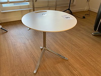 Fritz hansen little friend bijzettafel - afbeelding 1 van  9