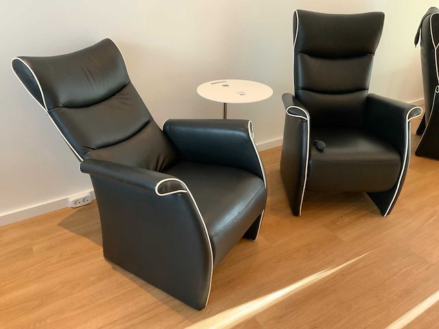 Fritz hansen little friend frans molenaar bijzettafel en 2 relax fauteuils - afbeelding 6 van  14