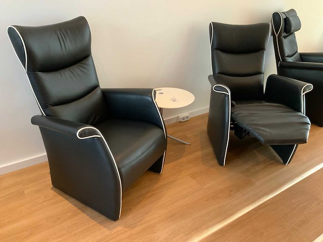 Fritz hansen little friend frans molenaar bijzettafel en 2 relax fauteuils - afbeelding 7 van  14