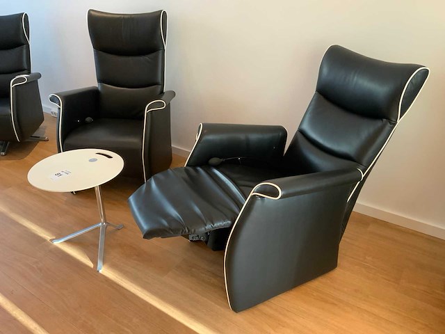 Fritz hansen little friend frans molenaar bijzettafel en 2 relax fauteuils - afbeelding 8 van  14