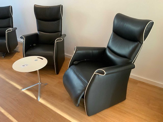 Fritz hansen little friend frans molenaar bijzettafel en 2 relax fauteuils - afbeelding 9 van  14