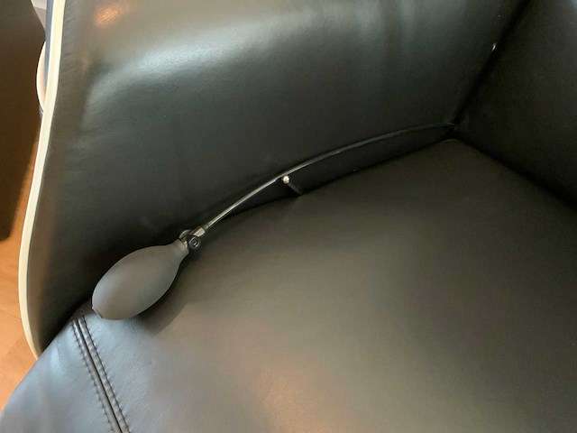 Fritz hansen little friend frans molenaar bijzettafel en 2 relax fauteuils - afbeelding 10 van  14