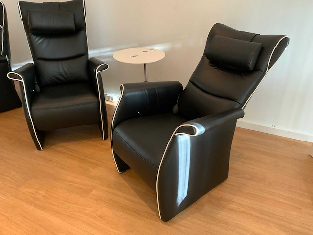 Fritz hansen little friend frans molenaar bijzettafel en 2 relax fauteuils - afbeelding 7 van  17