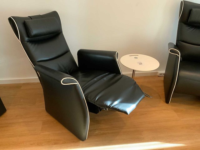 Fritz hansen little friend frans molenaar bijzettafel en 2 relax fauteuils - afbeelding 10 van  17