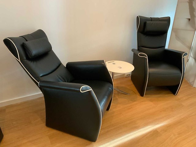 Fritz hansen little friend frans molenaar bijzettafel en 2 relax fauteuils - afbeelding 12 van  17