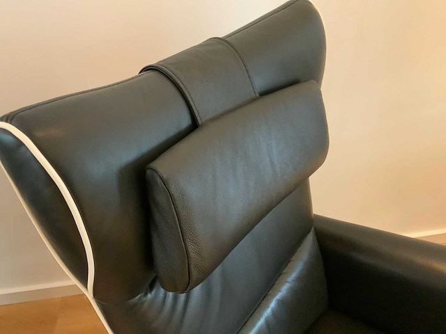 Fritz hansen little friend frans molenaar bijzettafel en 2 relax fauteuils - afbeelding 13 van  17