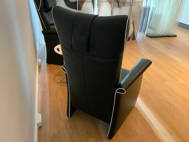 Fritz hansen little friend frans molenaar bijzettafel en 2 relax fauteuils - afbeelding 14 van  17