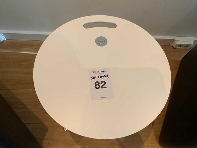Fritz hansen little friend frans molenaar bijzettafel en 2 relax fauteuils - afbeelding 17 van  17