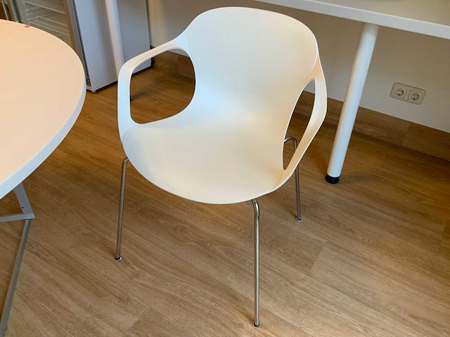 Fritz hansen tafel en stoelen - afbeelding 3 van  13