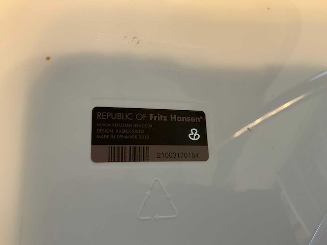 Fritz hansen tafel en stoelen - afbeelding 5 van  13