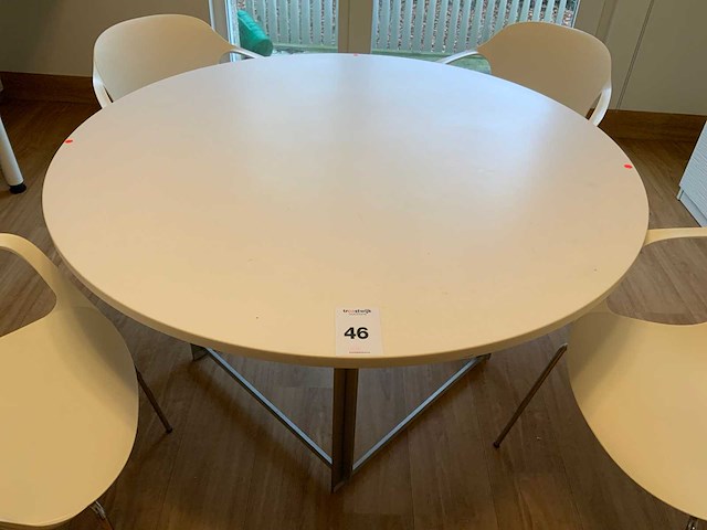 Fritz hansen tafel en stoelen - afbeelding 6 van  13